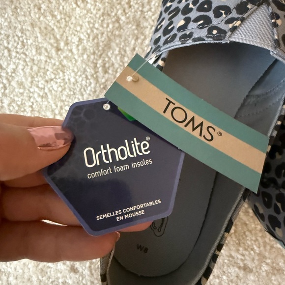 NWT TOMS Women’s Gray and Black Animal Print Slip-Ons Size 8 - Picture 8 of 8